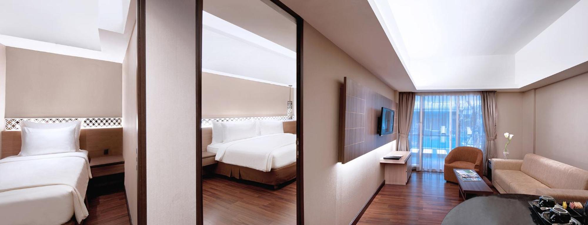 Hotel Ramada By Wyndham Bali Sunset Road Kuta Seminyak Esterno foto